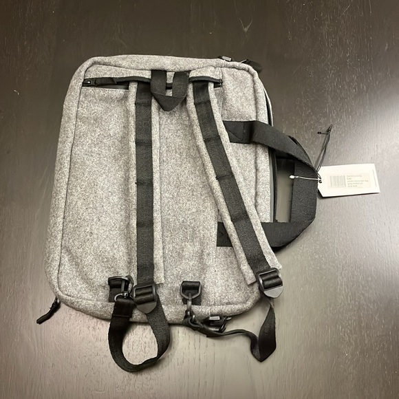 wesc Lee Unisex Messenger Bag NWT - Picture 2 of 9